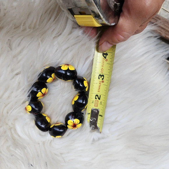 Hawaiian Coconut Shell Bracelet - Picture 4 of 5